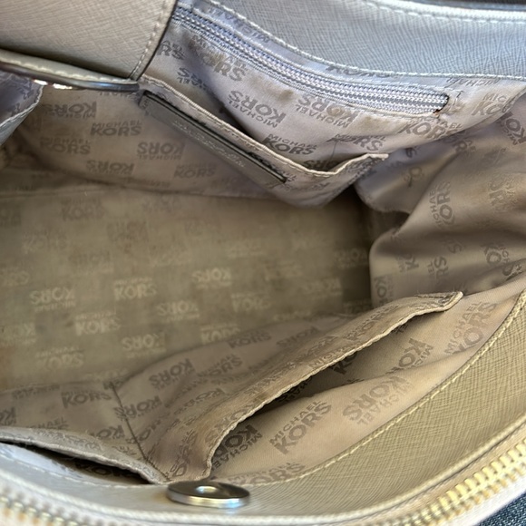 Michael Kors Purse- Needs TLC - Picture 5 of 16